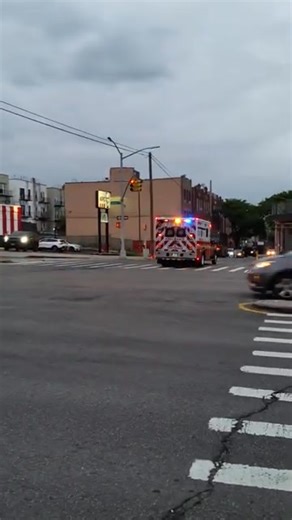 FDNY AMBULANCE Queens Blvd Responding LOUD SIRENS NYC shorts fdny ambulance queensny | WestCoast Fire Media | Facebook