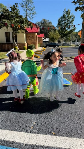 🎃🍁 Fall Festival moments at The Kids House! Our little ones had so much fun dressing up, playing games, and celebrating the season together 🧡 We love seeing their smiles and the joy that fills our home every day! 🌟 #TheKidsHouse #FallFestival #GainesvilleKids #LittlePumpkins #DaycareFun #KidsActivities #AutumnVibes #LearningThroughPlay #DaycareLife #HappyKids | The Kidz House