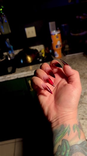 Vampire claws 🩸 🖤🩸#goth #vampire #nailsartvideos #gothnails #stilettonails