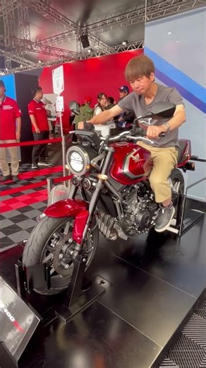 新型ホンダCB400SF Eクラッチ【エンジン始動＆シフト操作体験】 #鈴鹿8耐 #cb400sf #スーフォア #ニューモデル