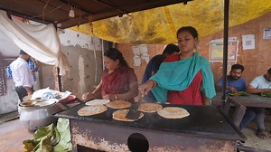 181K views · 2.9K reactions | Yamuna Aunty Selling ମାତ୍ର 15₹ ଟଙ୍କାରେ ALOO PARATHA ସହିତ Matar Ghugni | Balangir | Street Food Address- Back Side of Roop International, Near Rajendra Park Gully, Tikarpada, Balangir #StreetFoodVibes #streetfoodpark #streetfoods #streetfoodindia #indianfoodie #indianfood #indianstreetfood #streetfood | Indian Food Explorer | Facebook