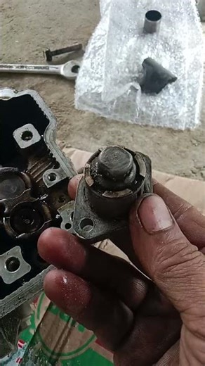 easy way to remove the sim card cover on a CB150R motorbike #motorcycle