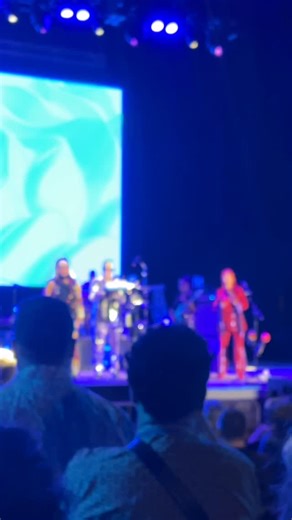 @theb52sband with @max.littell Still thinking about how amazing that show was. And how much fun maxine is as a concert pal! Thankfully not still that sweaty. | Robin Hopkins