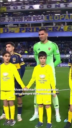 📸 MONTERO WANTS A MEMENTO OF THIS MOMENT IN THE CONMEBOL #SUDAMERICANA! #THEGREATCONQUEST