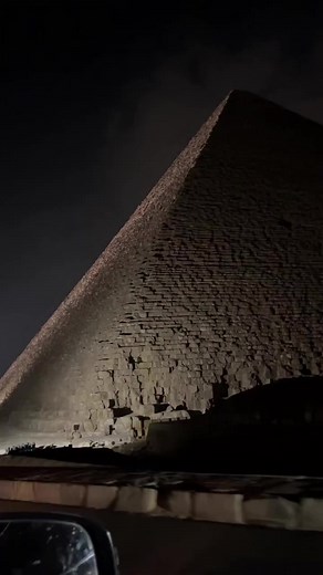 Descubre la Magia Nocturna de las Pirámides