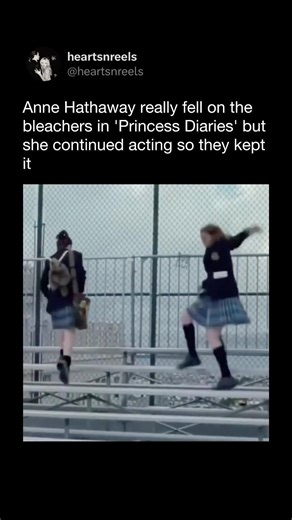 Anne Hathaway’s Breakout Moment in The Princess Diaries (2001) 👑