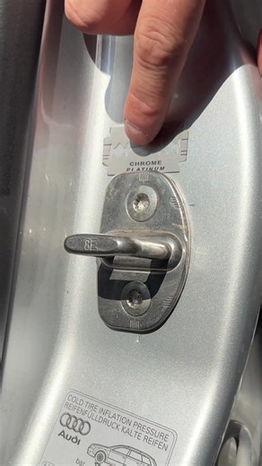 Razor Blade Car Hack | Panda Curioso