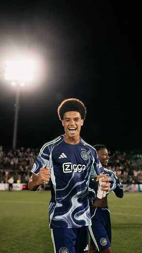 Aaron Bouwman explains his ‘crazy’ goal at the Como Cup! 🔝 | AFC Ajax