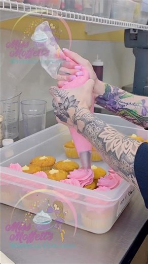 🍋 Decorating Lemon Sunshine & Lemon Strawberry Keto Cupcakes! 🍓✨