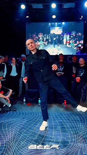 Robot Dance Performance: Innovative Movement Breakdown