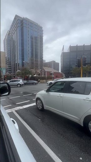 Perth tourist double decker bus tour in Perth city 🏙️ ￼