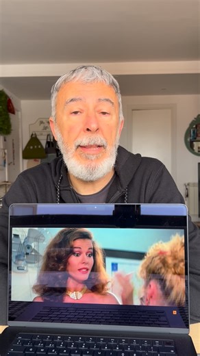 Sʀ ᴘᴀᴄᴏ ᴛᴏᴍᴀs ✏️ on Instagram: "Hay muchas más películas de las que retengo los diálogos o parte de ellos porque, en su momento, se marcaron a fuego en mi memoria. Y eso también sucede con varios diálogos de “Sé infiel y no mires con quién” (1985) de Fernando Trueba, basada en la obra de teatro de John T. Chapman y Ray Cooney. Y uno de mis favoritos es este que protagoniza la estupenda @thedevilisawoman, junto a Guillermo Montesinos y Verónica Forqué. También me sé el texto de los tres pero si i