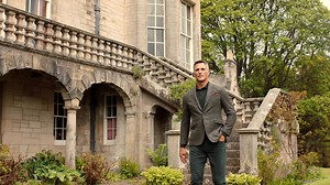 Introduce British autumnal hues to your wardrobe with our new outdoor garments. Explore a finely honed selection of blazers and other timeless staples to cover your seasonal needs without compromising your style. #HackettLondon #HowToHackett https://bit.ly/45wYREJ | Hackett London