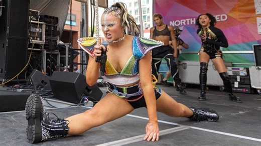 JoJo Siwa's $900 'Dream Guest' VIP experience has bemused fans asking 'WTF?'