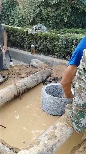 The process of installing cement pipe in the hole - Good tools and machinery make work easy