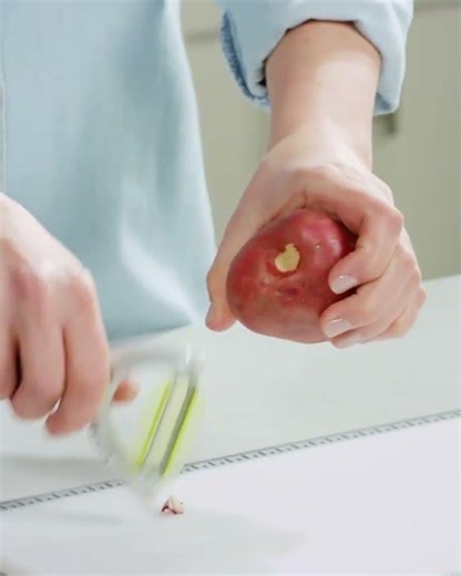 Pampered Chef Product Demo - The Pivoting Peeler