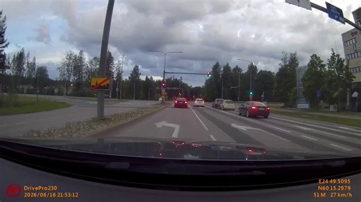 Päivän pelle on BMW 330e vm 2016 -kuljettaja.Laitan bemarin nopeudeksi vain 120 km/h kuudenkympin alueella, vaikka laskelmani mukaan sen nopeus oli 130.