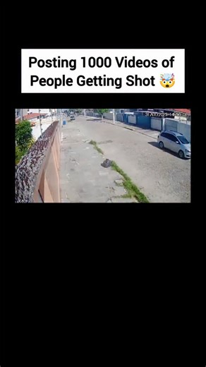 People Getting Shot on Instagram: "Just @peoplegettingshot_ @deadshotvids . . . 日本利用压电瓷砖将脚步转化为电能。这些瓷砖捕捉来自你脚步的动能。当你行走时，你的重量和动作会对瓷砖产生压力。瓷砖会轻微弯曲，从而产生机械应力。瓷砖内部的压电材料将这种应力转化为电能。每一步都会产生少量电荷，而数百万步结合在一起就能产生足够的电力来驱动 LED 灯、数字显示屏和传感器。在像涩谷车站这样繁忙的地方，每天大约有 240 万个脚步为这一系统作出贡献。这些电能可以被储存或立即使用，从而减少对传统电力来源的依赖，并支持可持续的城市基础设施。这种方法将日常运动转化为实用的可再生能源"