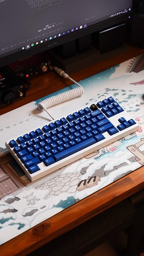 Jebsvibe Tech Review on Instagram: "Very excited to build one of my favourite board alongside with new “Kisetsu (季節) Winter” deskmat from @tenjin.scrollworks. Very lucky to find this board during my biztrip to Singapore, since not many are up for sale anymore. The switches were purchased at @themechastore. Board Specification : 📌 Keeb : @swag_keys Shelby80 📌 Switch : Outva Yang Switches (Factory Lubed) 📌 Keycaps : GMK Striker 2 from @catherinekare 📌 Stabilizers : 