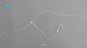 ¡Domina el arte de la conexión de anzuelos con nuestro tutorial paso a paso! En este video, te mostramos de manera clara y sencilla cómo conectar un anzuelo a tu línea de pesca. Con instrucciones detalladas y enfoques de primer plano, aprenderás las técnicas esenciales para asegurar tu anzuelo con seguridad y eficacia. Este tutorial te proporcionará los conocimientos necesarios para mejorar tu técnica y aumentar tus posibilidades de captura. ¡Prepárate para convertirte en un experto en la conexi