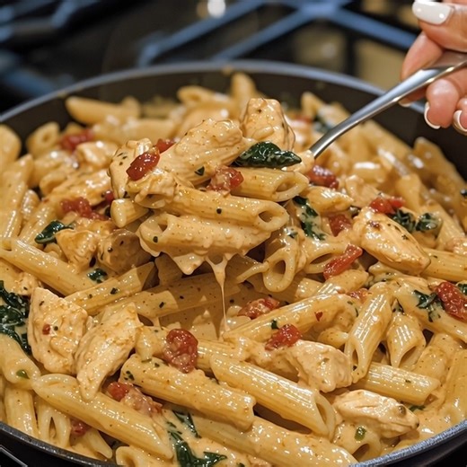 Creamy Tuscan Chicken Pasta 🍝🌿🍅 This Creamy Tuscan Chicken Pasta is rich, flavorful, and irresistibly cheesy! Tender chicken, sun-dried tomatoes, and spinach are tossed in a luscious garlic Parmesan cream sauce, the perfect weeknight dinner ready in just 30 minutes! Ingredients: 2 tbsp olive oil 1 lb boneless, skinless chicken breast (cut into bite-size pieces) Salt and black pepper, to taste 3 cloves garlic, minced ½ tsp Italian seasoning ½ cup sun-dried tomatoes (chopped) 2 cups baby spinac