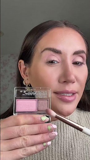 easy everyday eyeshadow tutorial with Clinique all about eyeshadow duo in strawberry fudge #clinique