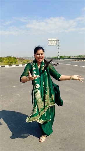 paris ka trip #bollywood #viral #goviral #ytshorts #trending #dance #viralvideo #shorts #trend #love