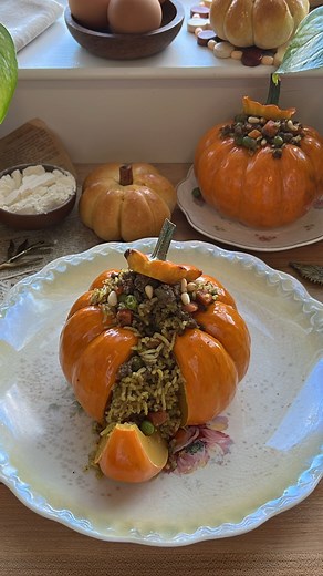 Mariam 🫶🏼 on Instagram: "Ouzi Stuffed Pumpkins ⏲🎞 Recipe: * for anyone wondering, you are meant to eat the pumpkins as well * - Mini pumpkins (this recipe will be able to stuff about 4-6 pumpkins) * rub with olive oil inside and out (after coring & cleaning them) , cover with foil and bake at 450°f for about 40 minutes or until fork tender Beef: - Drizzle of olive oil - 1 small onion minced - 20 oz ground beef - 16 oz frozen peas & carrots - 2 tsp salt - 2 tsp curry - 2 tsp all spice - 2 tsp