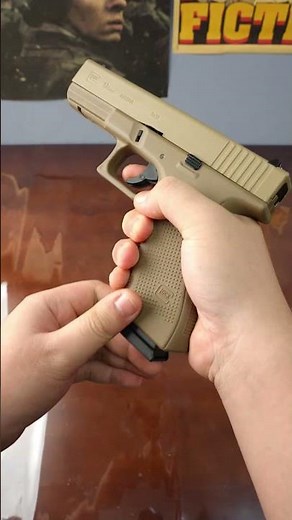 Glock G17 semi-automatic pistol gel blaster #toygun #airsoft #gelblaster#shorts #realistictoygun