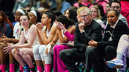 UConn women's basketball dominates with 21-game win streak