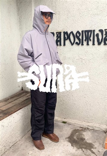 wesst anorak is crafted from waterproof material, designed to protect you from wind and rain. built as an anorak, yet comfortable to wear as a windbreaker. #sura #surapositiva #anorak #anorakjacket