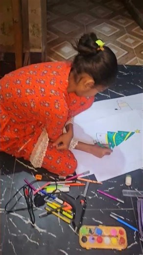 uff wo kya kr rai ha.having fun with colours #we are painting for Christmas 24