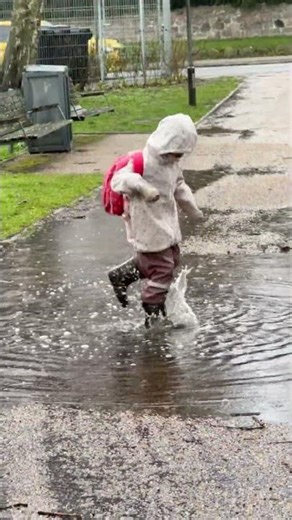 Rain boots were made for jumping. 👢🌧️💧☔️🌧️ # #funjump PuddleJumping 💦 #RainyDayPlay ☔