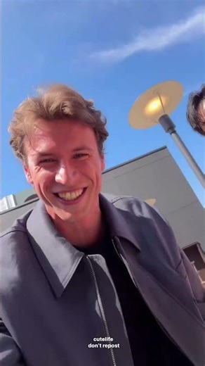 i’m proud on bts make this man with cane true