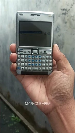 This Nokia phone has a full QWERTY keyboard #oldnokia #oldphone