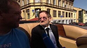 Se video: Kunstneren Pushwagner er tilbake i hjembyen.