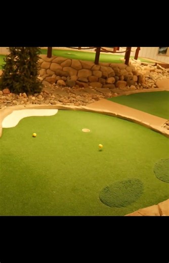 The Most Alarmingly simple Mini Golf Glory In The World #shorts #minigolf #golf