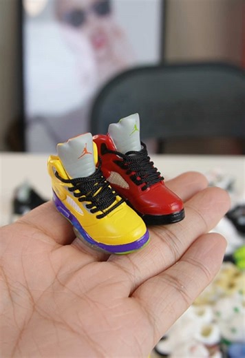 Cool stuffs 🔥 #minisneakers #mysterybox #keychain #accessories #jordan5