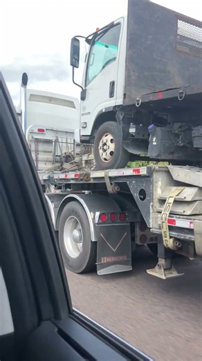 Kenworth K100 Cabover with Train Horn.
