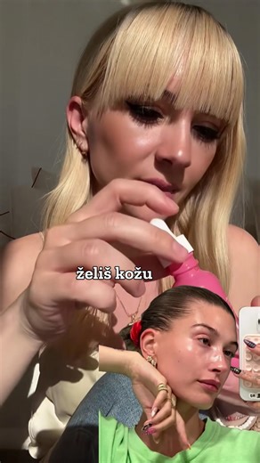 Glazed skin izgleda kao trend. U praksi je samo koža koja je dobro tretirana. Bez agresivnog čišćenja koje je isušuje i bez proizvoda koji daju kratkotrajan efekat, pa ostave teksturu još lošijom. Zato sve počinje od nečeg jednostavnog - čistača koji ne remeti barijeru i seruma koji vremenom poboljšava kvalitet kože. Arencia cleanser ostavlja kožu mekanom i smirenom, bez zatezanja posle umivanja. Timeless Matrixyl peptidi ne rade ništa dramatično preko noći, ali kroz vreme menjaju način na koji 