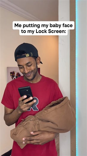 When you put your babies face to your Lock Screen 💀 #funny