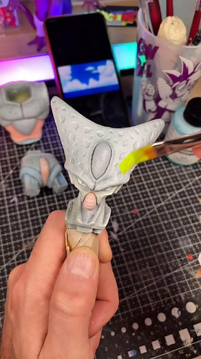 4.4K views · 6.8K reactions | Envie d’une salade verte ??? Avec des carottes 凌 凌 Tutoriel pratique de la peinture 2D manga sur la figurine cell première forme . J’espère vous mettre un peu de cell dans votre vie 浪 avec mes tuto , moi en tout cas ça me fais plaisirs de vous les partagés . #tuto #tutorials #tutoriel #tutorial | Christophe Nicolas | Facebook