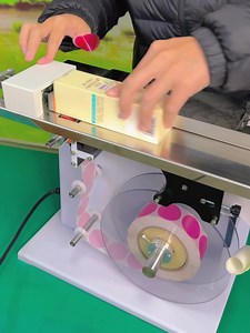 2M views · 5.8K reactions | Right angle sealing labeling machine #Pressuresensitivelabelingmachine​ #Nondrystickerlabelingmachine #Sidelabelingmachine #Roundbottlelabelingmachine #Labelingmachine #Labeller​ #highspeedbottlelabeller #Automaticlabelingmachine | Henan Cyril Machinery Equipment Co.,LTD | Facebook