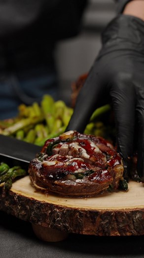 Stuffed Flank Steak Pinwheels Thanks horl1993 for such an amaizing professional knife sharpener. You can find it here: https://go.horl.com/aldantetiktok 📕Recipe here ❂ Ingredients: 2 Lb Flank steak Half of red onion 200g. Shiitake mushrooms 2 cups Spinach torn 12 slices of provolone cheese Asparagus salt to taste pepper to taste 1 Tbsp Butter 2 Gloves of Garlic Olive oil ❂ Cooking process: 1. Butterfly the steak. 2. Cover the steak with plastic wrap and pound it thin but not too thin coz you ma