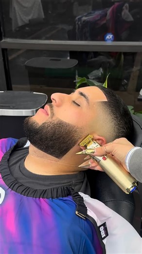 Los Angeles Barber on Instagram: "A wet shave with shaving gel and hot towels softens the hair, opens the pores, and allows the blade to glide smoothly for a closer, cleaner shave with less irritation. Better comfort, better results. 🫧 New clients always welcome, link in bio! #labarbers #barbershop #beards #shaving"