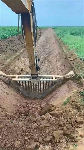 One Pass Trenching with Trapezoidal Bucket Excavator