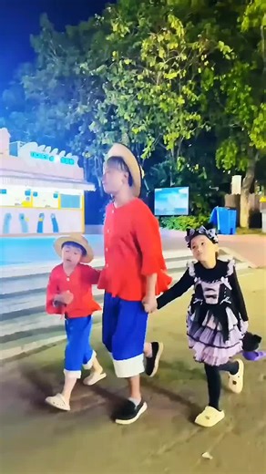 Kids Show is a joyful collection of real kids videos🎈 capturing funny, playful, and heartwarming moments from everyday life. This playlist features kids playing at home and outdoors, silly games, funny reactions😂, friendly teasing, light bullying moments (family-safe), role-play🕹, and natural childhood fun that viewers love to watch and share. Focused on authentic experiences, Kids Show celebrates laughter, friendship🤝, emotions, and real-life learning, making it perfect for anyone searching