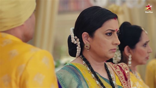 3.5M views · 82K reactions | Woh pal jab Tulsi ke sabr ka baandh toota aur usne dikhaya Indira ko ayina! Dekhiye #KyunkiSaasBhiKabhiBahuThi, roz raat 10:30 baje, sirf StarPlus aur JioHotstar par. | StarPlus | Facebook