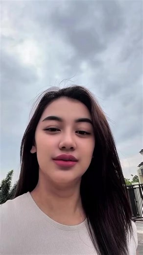 Still Got The Blues - Gary Moore #stillgottheblues #single #garymoore #bedrest #asupan Bed rest (tirah baring) adalah anjuran medis untuk membatasi aktivitas fisik secara signifikan, seringkali mengharuskan seseorang untuk beristirahat di tempat tidur dalam periode waktu tertentu untuk mendukung pemulihan kondisi kesehatan seperti komplikasi kehamilan, cedera parah, atau setelah operasi. Tujuannya adalah mengurangi beban kerja tubuh agar bisa fokus menyembuhkan diri, dan tingkatannya bisa bervar