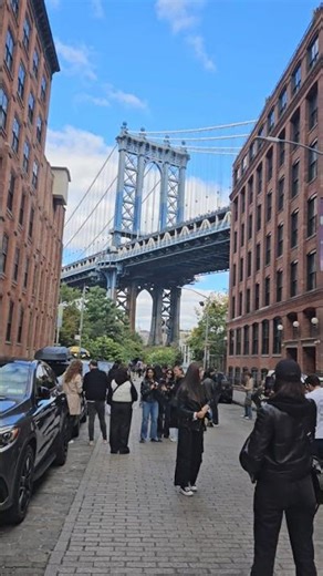 Looking at the Manhattan Bridge from Brooklyn